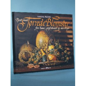 Pynt med tørrede blomster fra have, grøftekant og